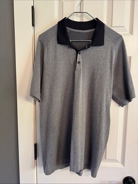 Lululemon Metal Tech Vent polo shirt in men’s size Large.